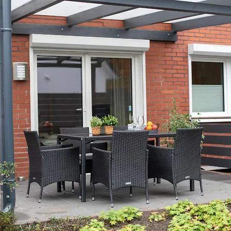 Cessna, Elegante Wohnung, 2 Schlafzimmer, Ueberdachte Terrasse Apartment Cloppenburg