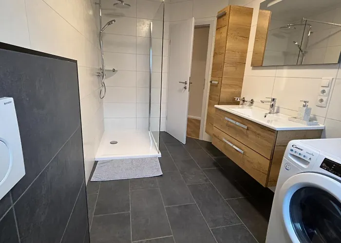 Cessna, Elegante Wohnung, 2 Schlafzimmer, Ueberdachte Terrasse *